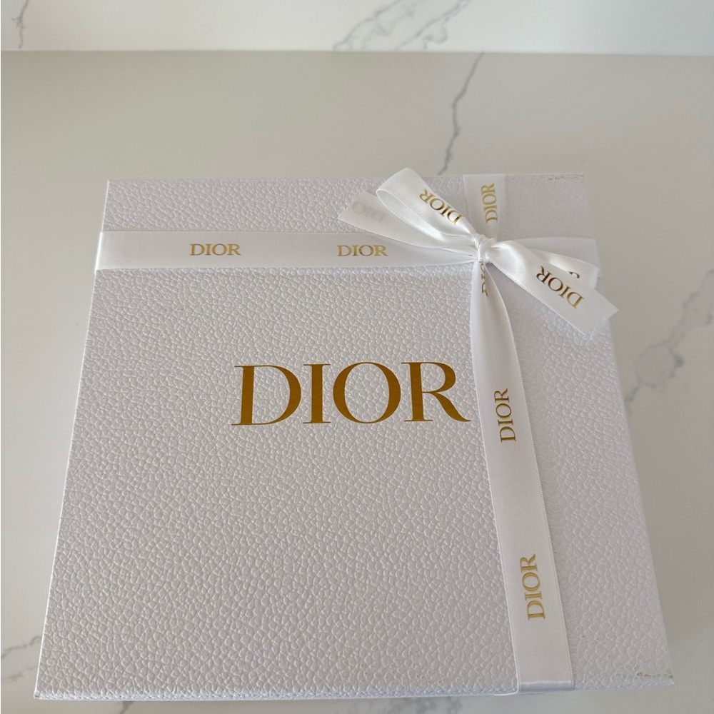 Dior Luxurious White Gift Box ✨💖